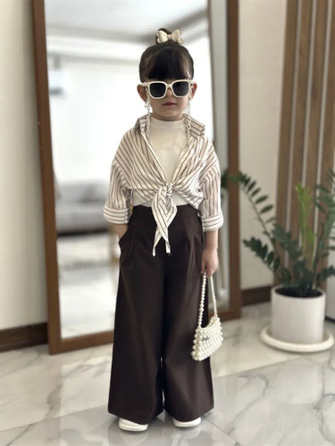 ست سه تیکه دخترانه🎀 شومیز گره ای و شلوار و تاپ جنس شومیز بوگاتی؛ تاپ پنبه فانریپ ؛شلوار لنین با ضمانت کیفیت🎀 مناسب ۳تا ۱۲ سال😍 سایز ۴۵ 🌱قد تاپ ۳۷ قدشومیز ۳۵ پهنا ۳۷ قدشلوار ۶۲ سایز۵۰🌱قدتاپ ۴۰ قدشومیز ۳۹ پهنا شومیز ۳۹ قد شلوار ۶۷ سایز۵۵🌱قد تاپ ۴۳ قدشومی